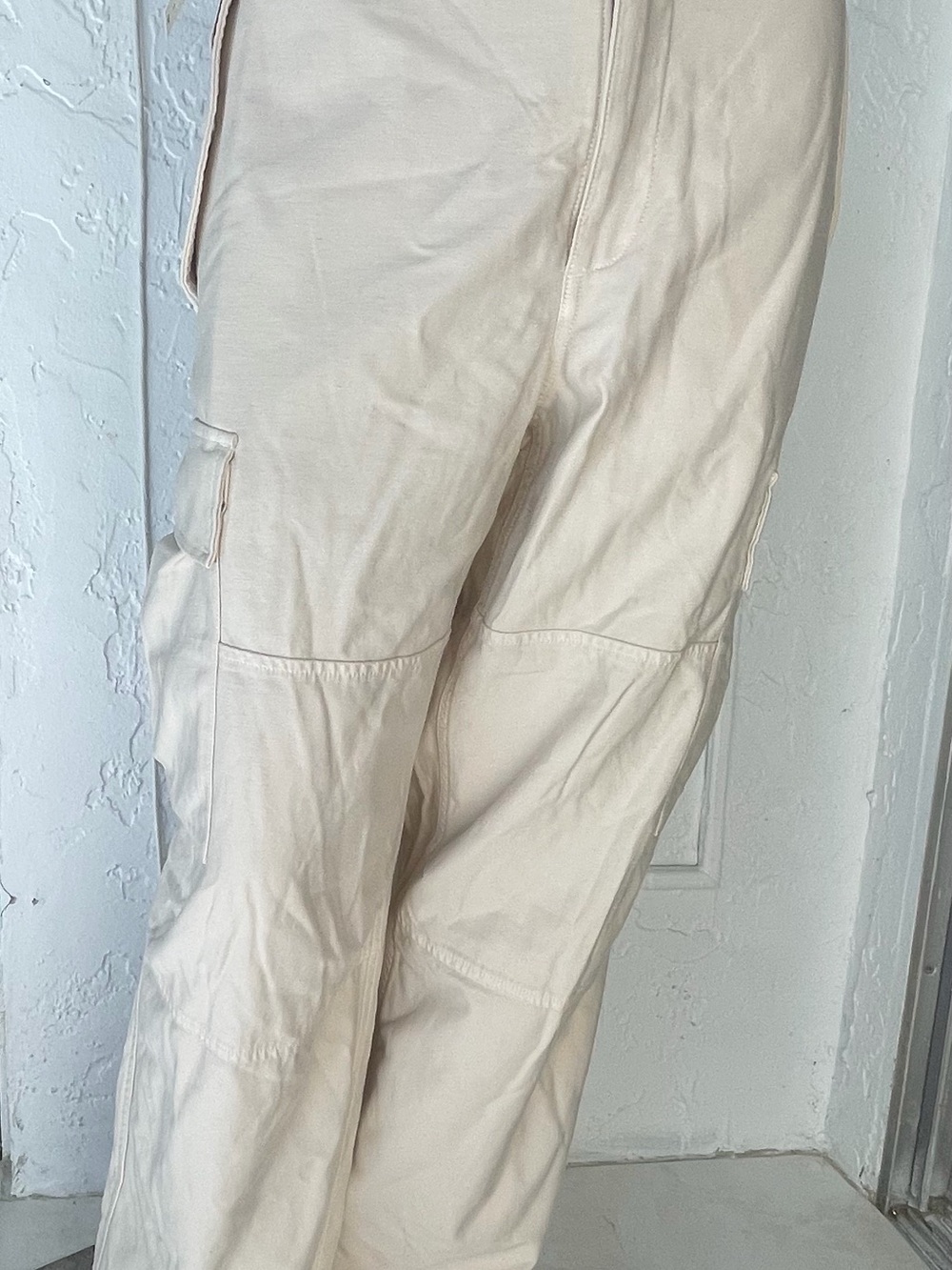 Aritzia TNA Beige Cargo Pants - Picture 4 of 9